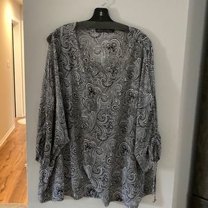 Black and white print silk blouse with a lot of style. Size 2X